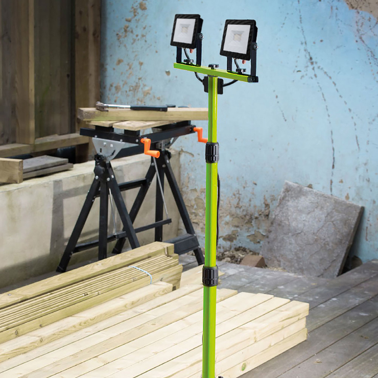 Luceco, Lámpara de Trabajo LED con Tripié y Doble Cabezal - 50W — Imagen 3 de 3