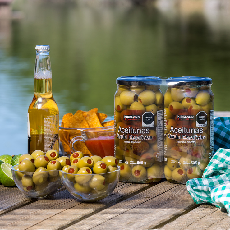 Kirkland Signature Aceitunas Gordal Españolas Rellenas de Pimiento 2  pzas de 595 g — Imagen 2 de 3