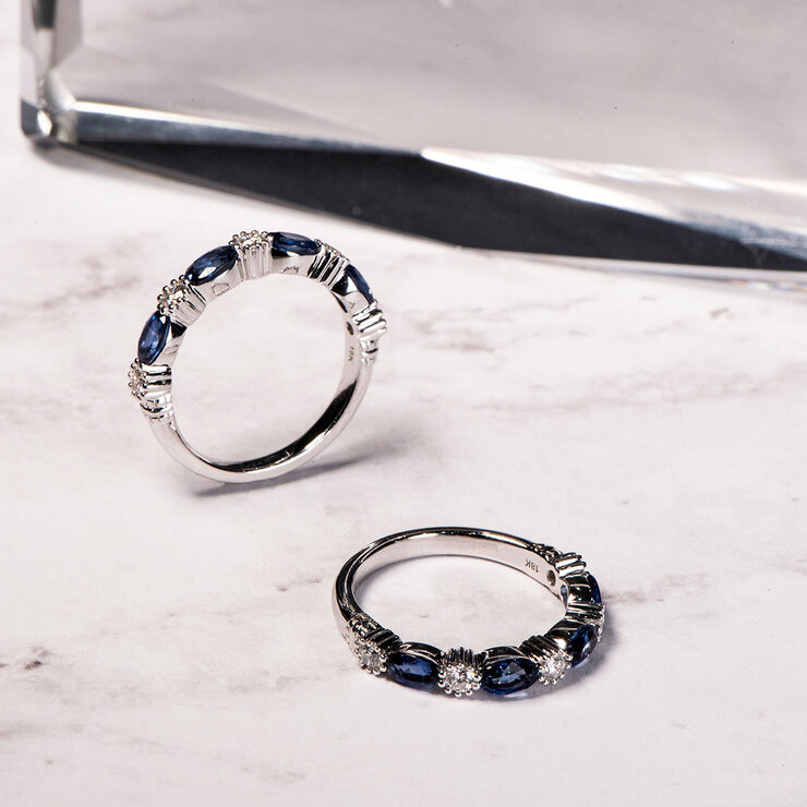 Anillo de Zafiro Azul y Diamantes 0.25ctw, Oro Blanco de 14K — Imagen 4 de 4