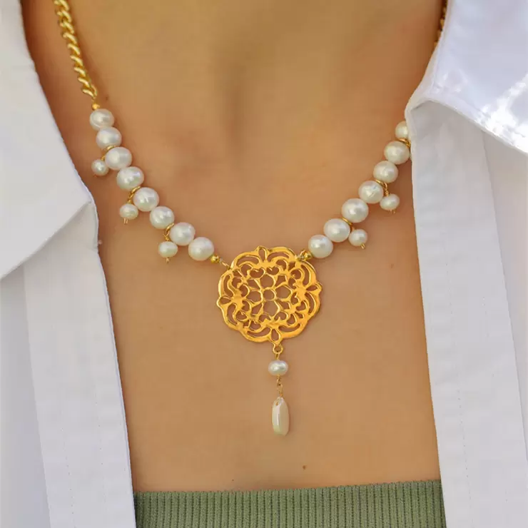 Ablime, Collar Colección Mandalas, Cadena Tipo Chunky  y Perlas de Río — Imagen 2 de 4