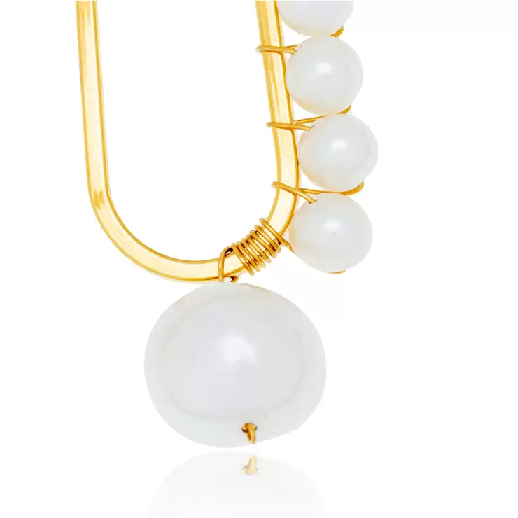 Ablime, Aretes Largos  en Forma de Clip, Baño de Oro, con Perla de Río — Imagen 3 de 4