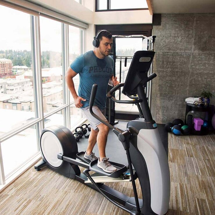 Precor®  Eliptica EFX® 635  Uso Comercial Ligero — Imagen 1 de 3