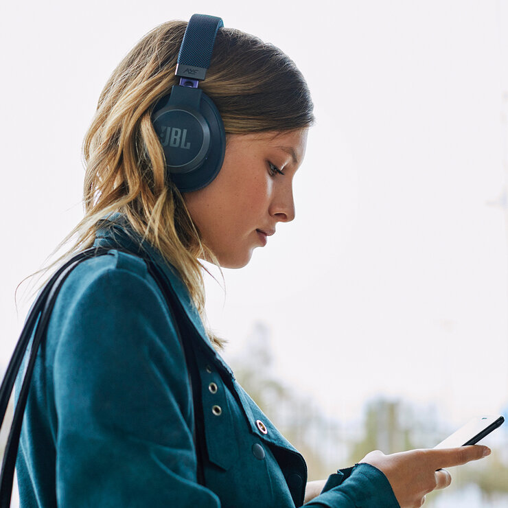 JBL Live 650BTNC Audífonos Bluetooth Azul — Imagen 2 de 3