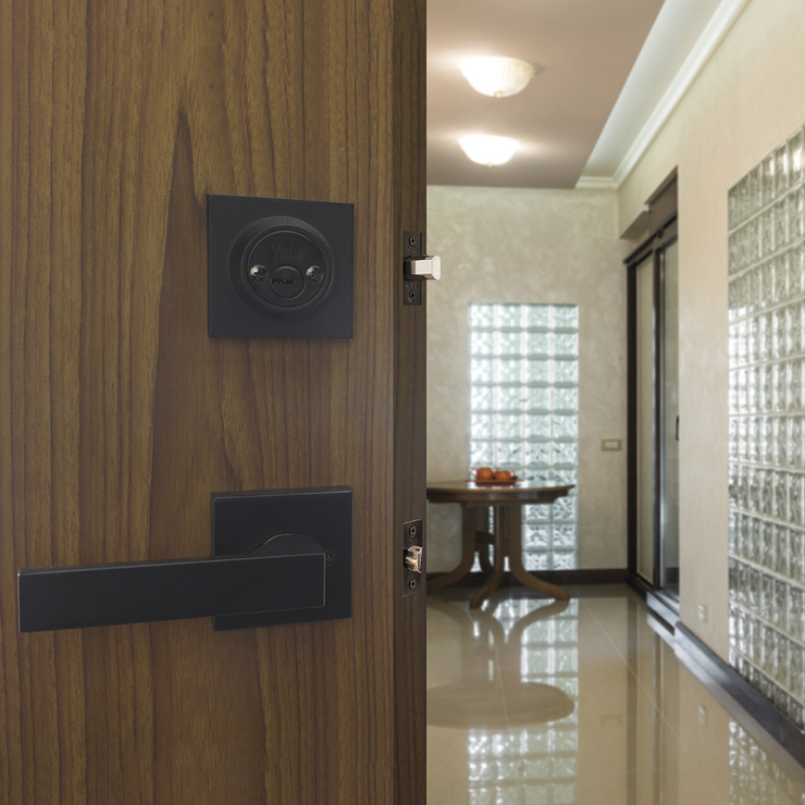 Yale, Cerradura de Alta Seguridad Portofino Negro — Imagen 2 de 4