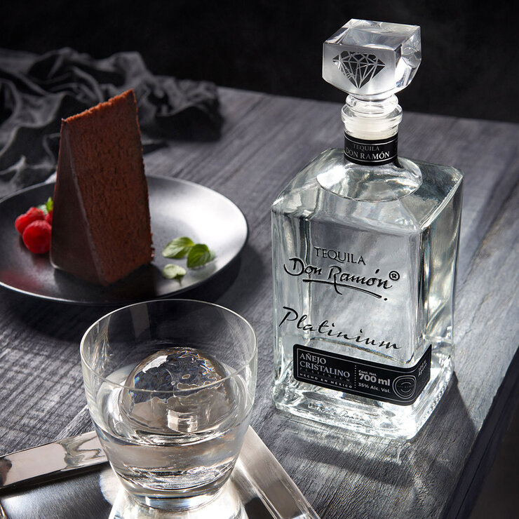 Tequila Don Ramón Añejo Cristalino 2 de 700 ml — Imagen 2 de 4