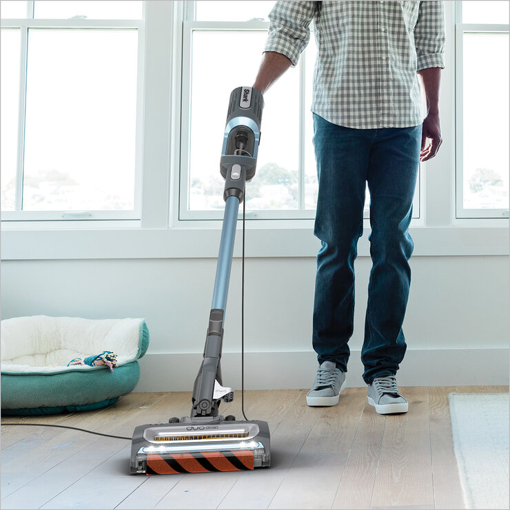 Shark, Aspiradora ultraliviana Performance con cable, DuoClean® y cepillo giratorio de autolimpieza — Imagen 2 de 4