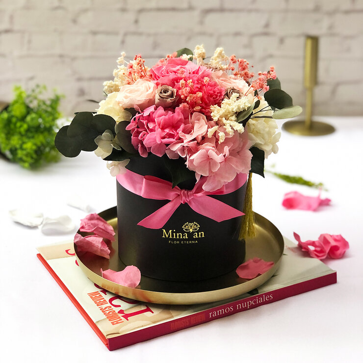 Mina'an Flor Eterna,  Bouquet Con Flores Preservadas En Tonos Rosas — Imagen 1 de 3