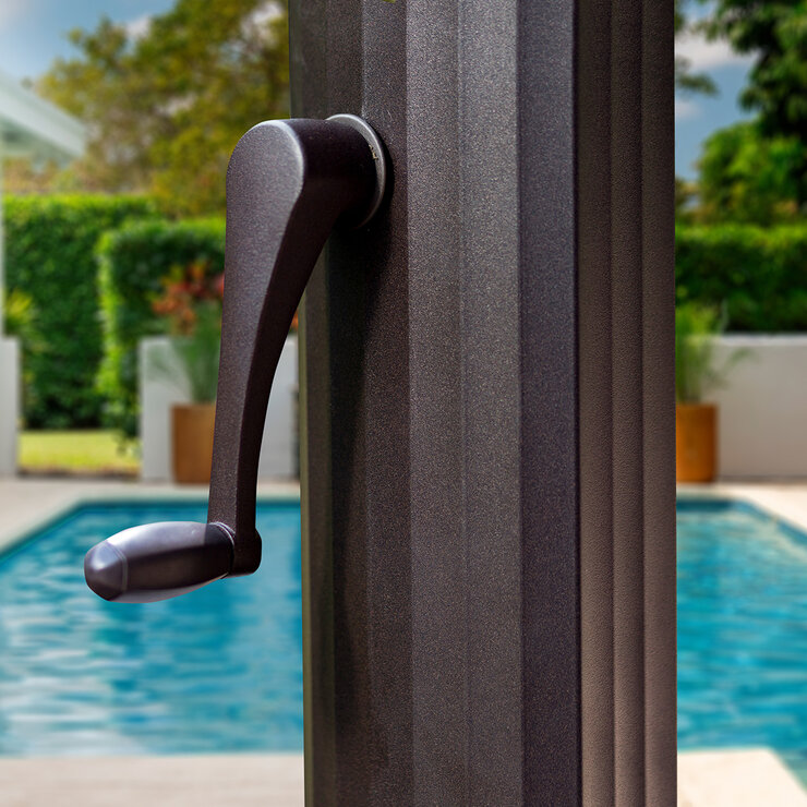 Seasons Sentry, Sombrilla Cuadrada Voladiza Azul de 3.04 m con Base — Imagen 2 de 4