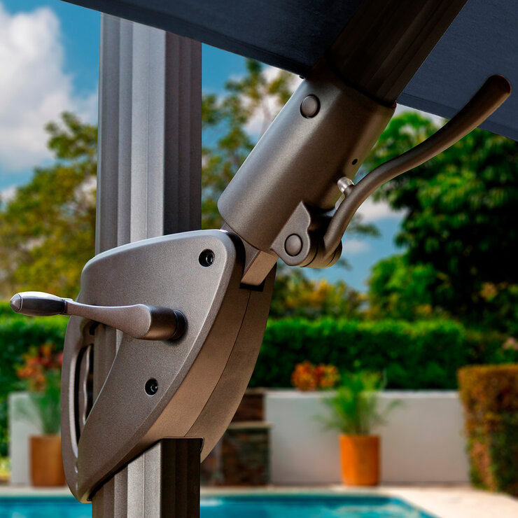 Seasons Sentry, Sombrilla Cuadrada Voladiza Azul de 3.04 m con Base — Imagen 4 de 4