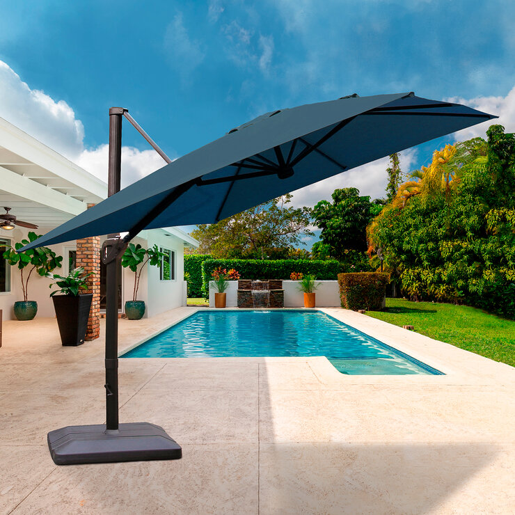 Seasons Sentry, Sombrilla Cuadrada Voladiza Azul de 3.04 m con Base — Imagen 1 de 4