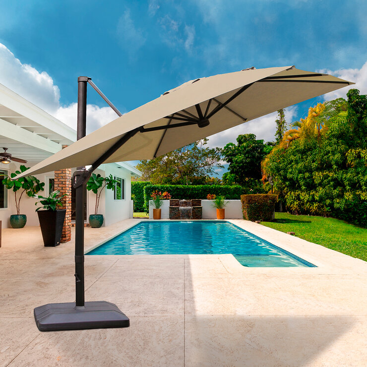 Seasons Sentry, Sombrilla Cuadrada Voladiza Beige de 3.04 m con Base  — Imagen 1 de 4