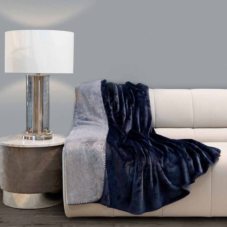 Mon Chateau Luxury Collection Cobija Reversible con Costuras de Contraste — Imagen 1 de 3