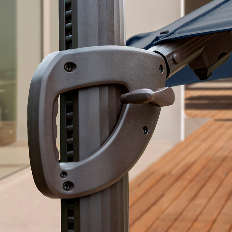Seasons Sentry, Sombrilla en voladizo de 3.35 m con base y luz LED solar — Imagen 2 de 4