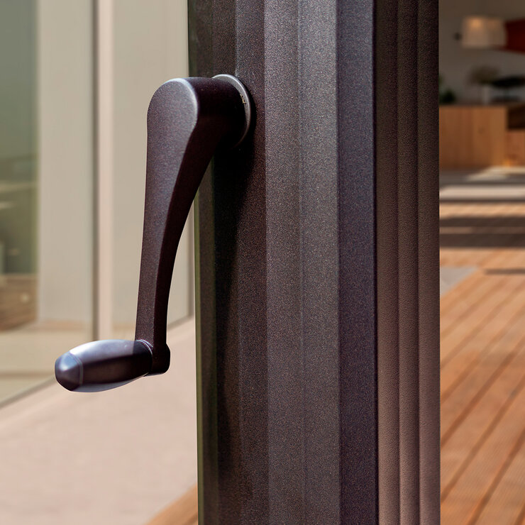 Seasons Sentry, Sombrilla en voladizo de 3.35 m con base y luz LED solar — Imagen 3 de 4
