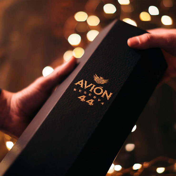 Tequila Avión Reserva 44 Extra Añejo 750ml — Imagen 3 de 4