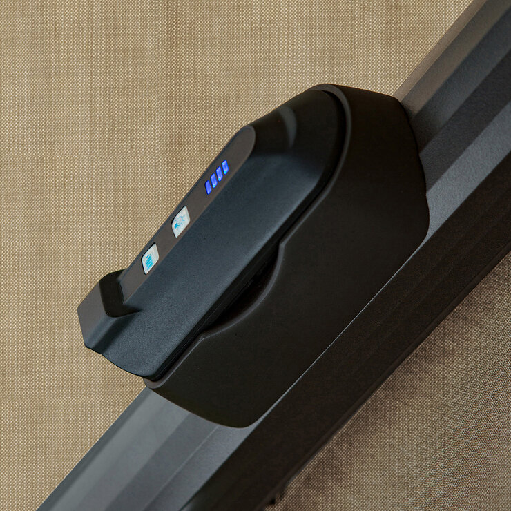 Seasons Sentry, Sombrilla de 3.04 m con Base y Luz LED Solar — Imagen 4 de 4