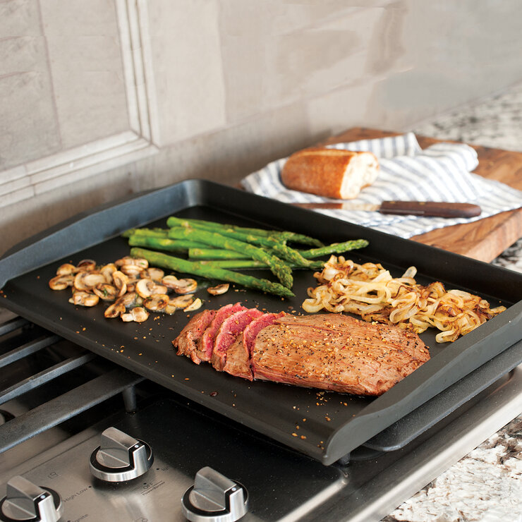 Nordic Ware Plancha Doble Con Protector Contra Salpicaduras — Imagen 2 de 3