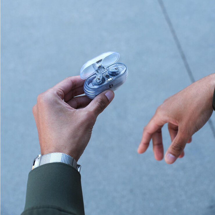 Beats Studio Buds+ Audífonos Inalámbricos Transparente — Imagen 3 de 4