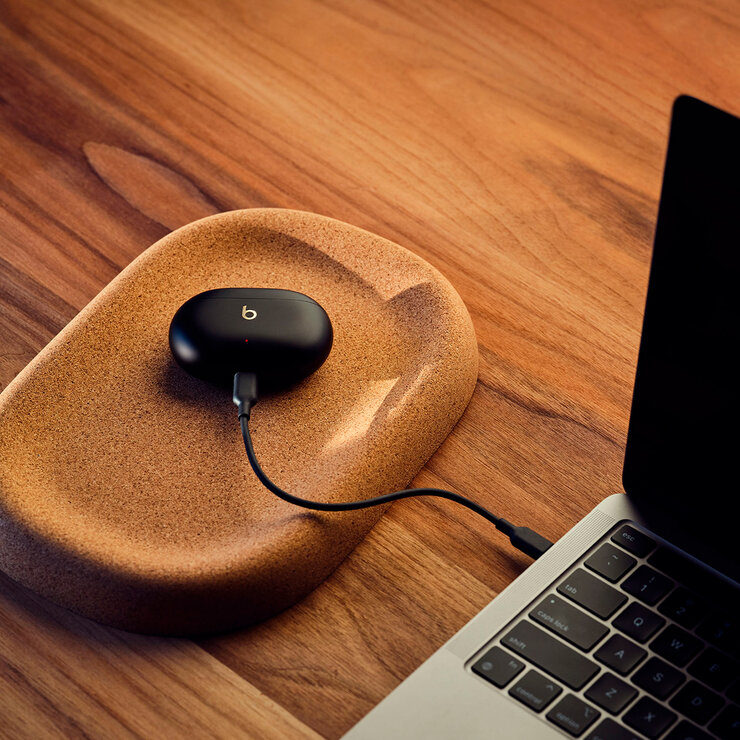 Beats Studio Buds+ Audífonos Inalámbricos Negro/Oro — Imagen 2 de 4