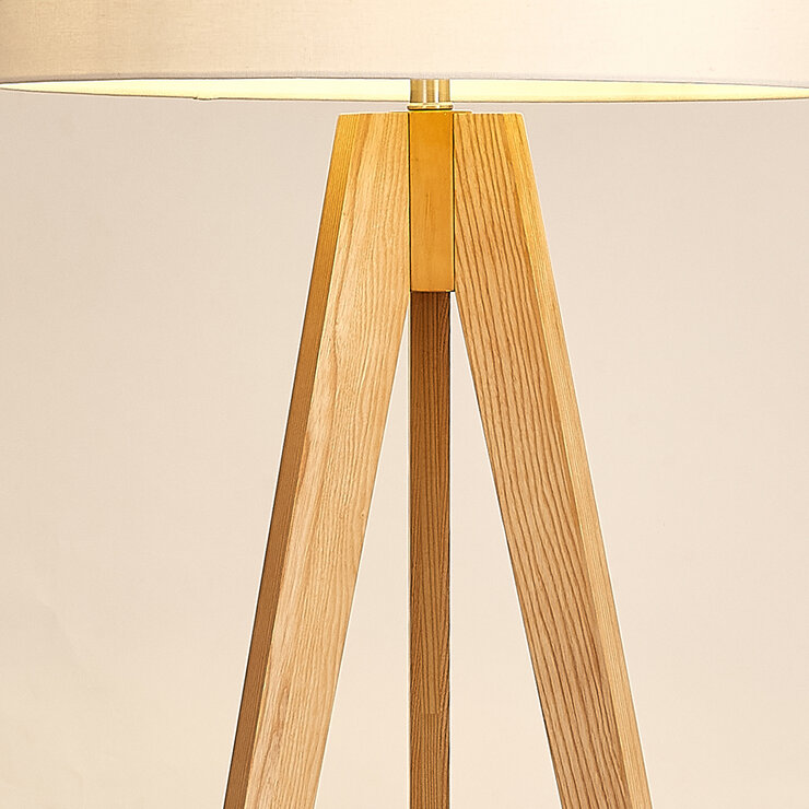 Luce Lumen, Lámpara de Piso Trípode de Madera — Imagen 3 de 4