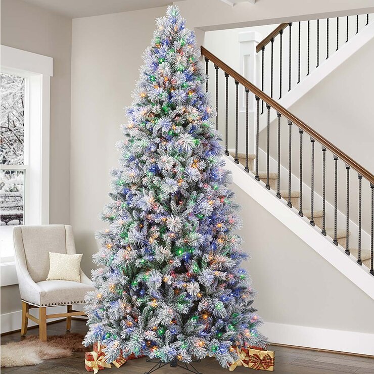 Árbol de Navidad Artificial Pre iluminado y Escarchado con Diamantina con luces LED Surebright Dual Color 2.7 m  — Imagen 3 de 4