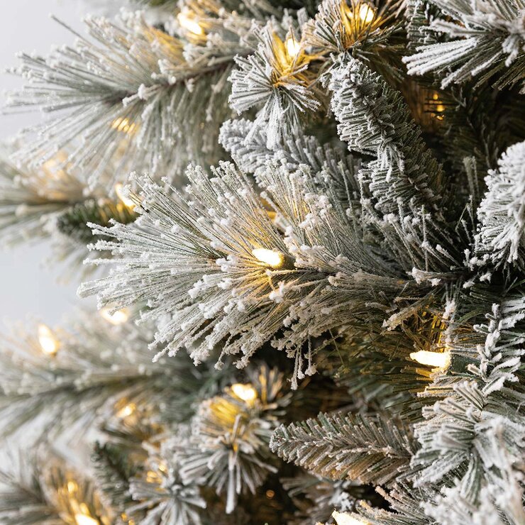 Árbol de Navidad Artificial Pre iluminado y Escarchado con Diamantina con luces LED Surebright Dual Color 2.7 m  — Imagen 4 de 4