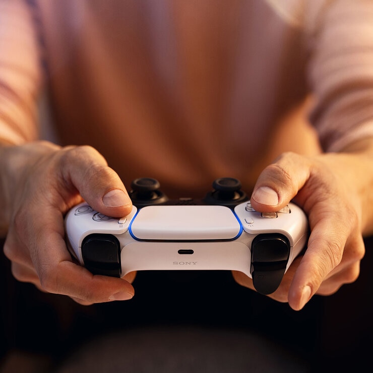 Play Station 5: DualSense Control Inalámbrico - Blanco + EA SPORTS FC  24 — Imagen 3 de 3