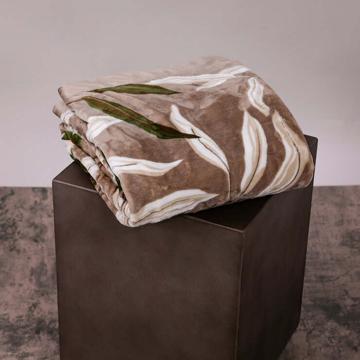 Ellen Tracy Frazada 127cm x 177.8cm — Imagen 1 de 3