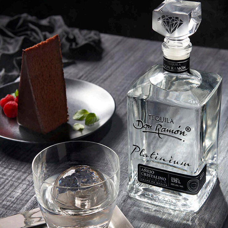 Tequila Don Ramón Añejo Cristalino 1.75 L — Imagen 2 de 4